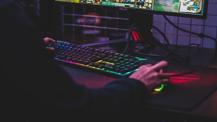 You are currently viewing The Ultimate Gamer’s Guide: Tips and Tricks for Online Success